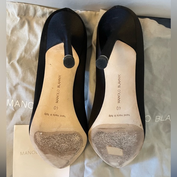 Manolo Blahnik Hangisi Black Satin Crystal Embellished Pointed Heels Pumps - Picture 4 of 8